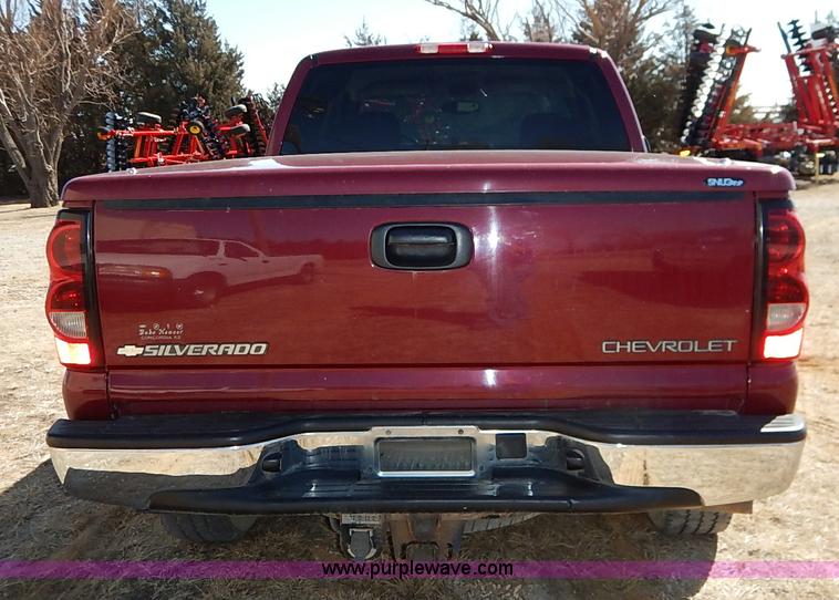 image for item K7298 2004 Chevrolet Silverado 1500 LS Ext. Cab pickup truck