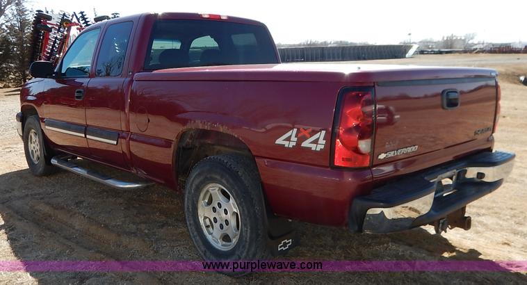 image for item K7298 2004 Chevrolet Silverado 1500 LS Ext. Cab pickup truck
