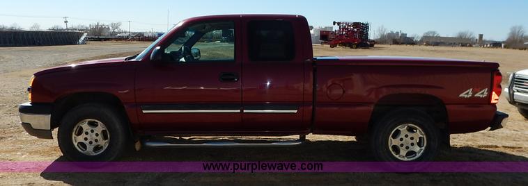 image for item K7298 2004 Chevrolet Silverado 1500 LS Ext. Cab pickup truck