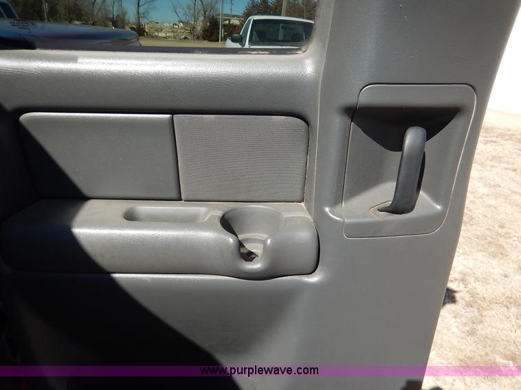 image for item K7298 2004 Chevrolet Silverado 1500 LS Ext. Cab pickup truck