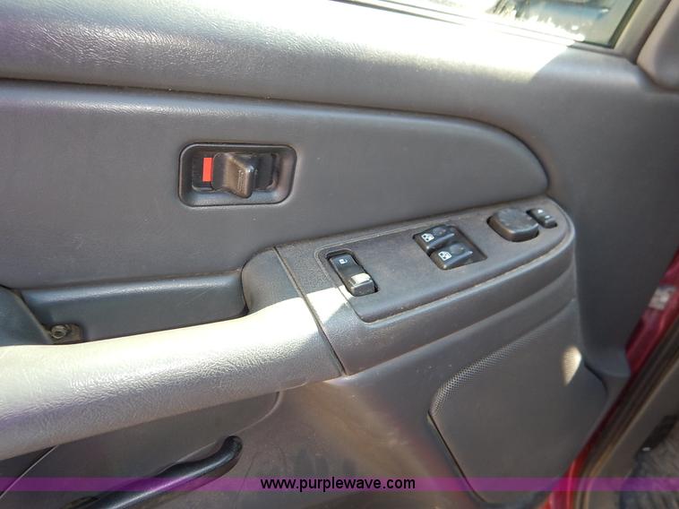 image for item K7298 2004 Chevrolet Silverado 1500 LS Ext. Cab pickup truck