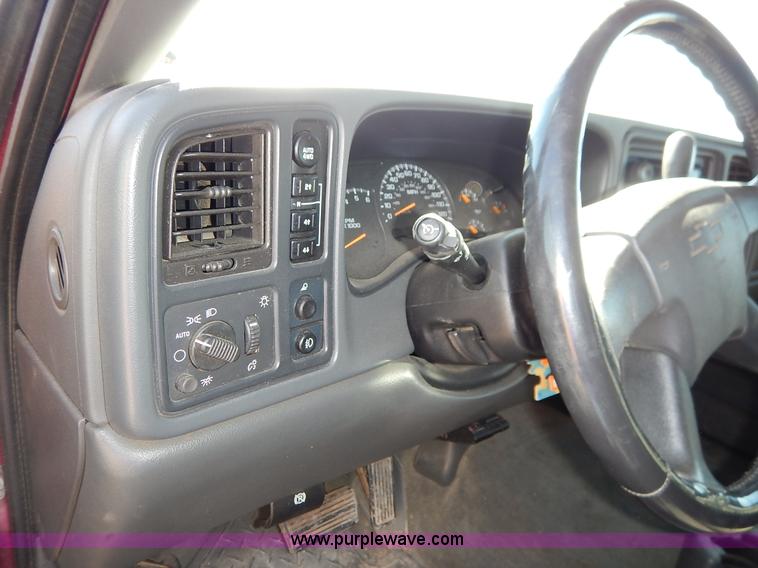 image for item K7298 2004 Chevrolet Silverado 1500 LS Ext. Cab pickup truck