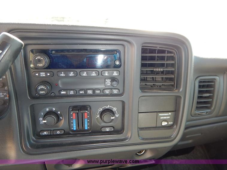 image for item K7298 2004 Chevrolet Silverado 1500 LS Ext. Cab pickup truck