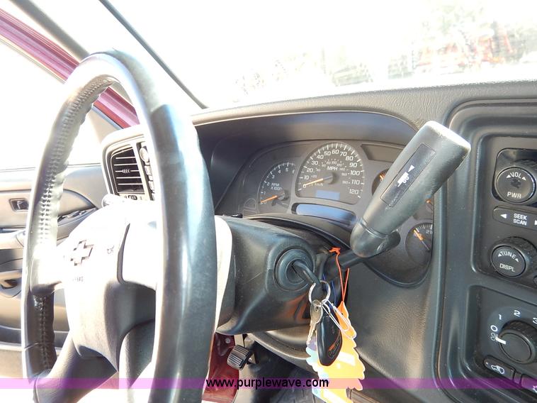 image for item K7298 2004 Chevrolet Silverado 1500 LS Ext. Cab pickup truck