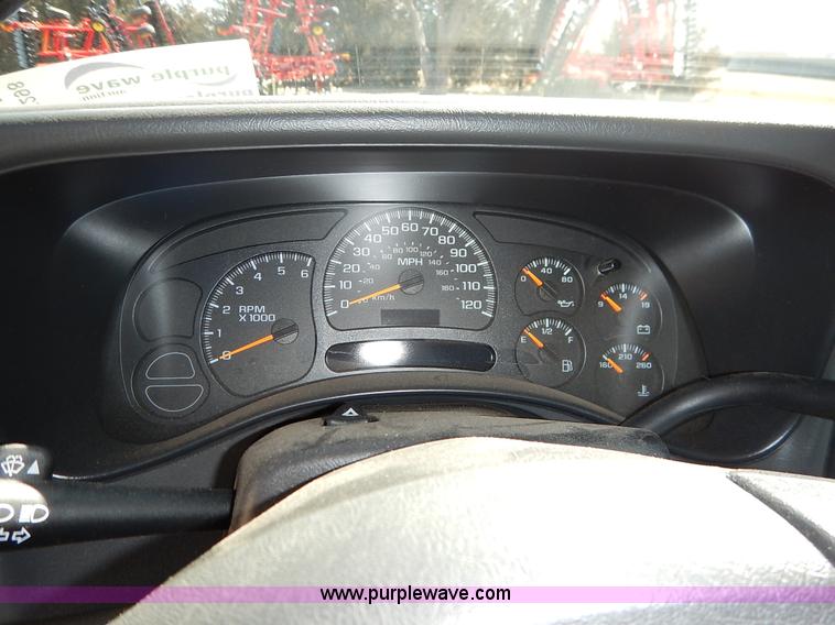 image for item K7298 2004 Chevrolet Silverado 1500 LS Ext. Cab pickup truck