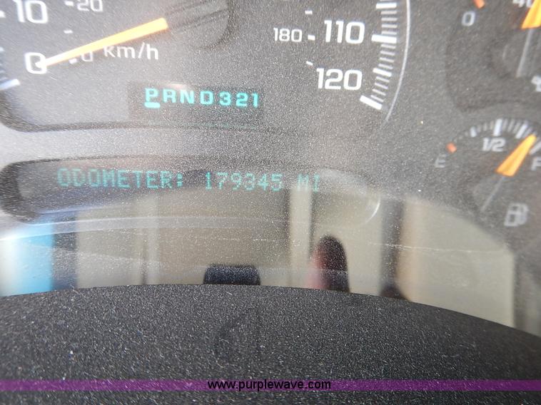 image for item K7298 2004 Chevrolet Silverado 1500 LS Ext. Cab pickup truck