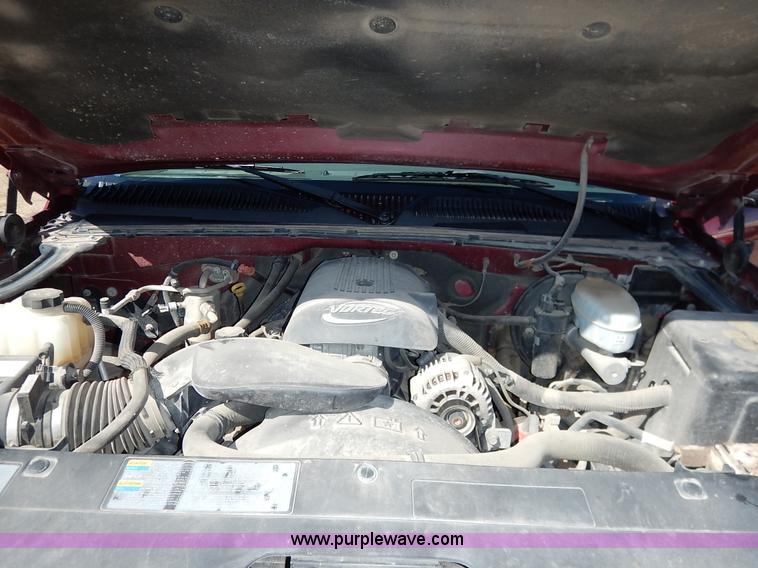 image for item K7298 2004 Chevrolet Silverado 1500 LS Ext. Cab pickup truck