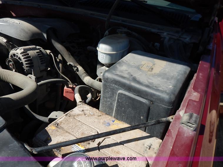 image for item K7298 2004 Chevrolet Silverado 1500 LS Ext. Cab pickup truck