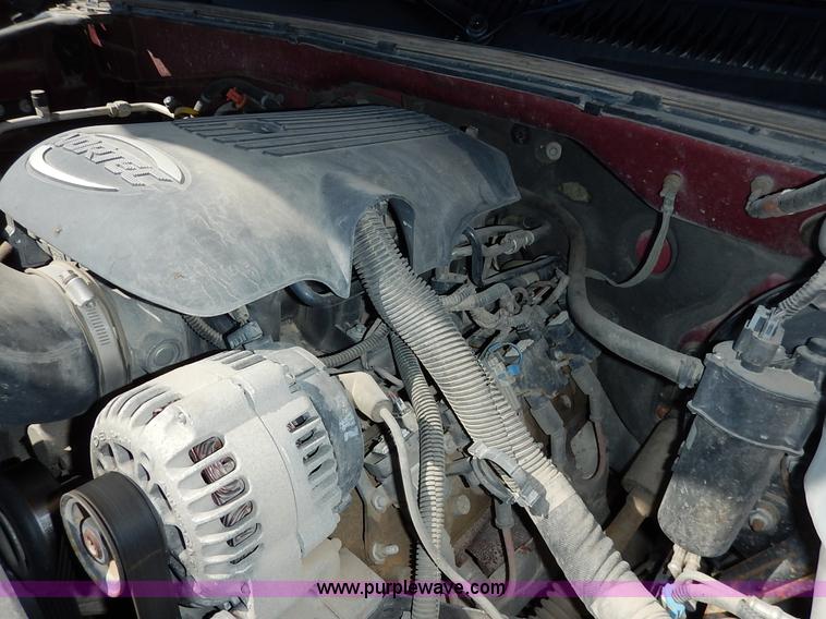 image for item K7298 2004 Chevrolet Silverado 1500 LS Ext. Cab pickup truck