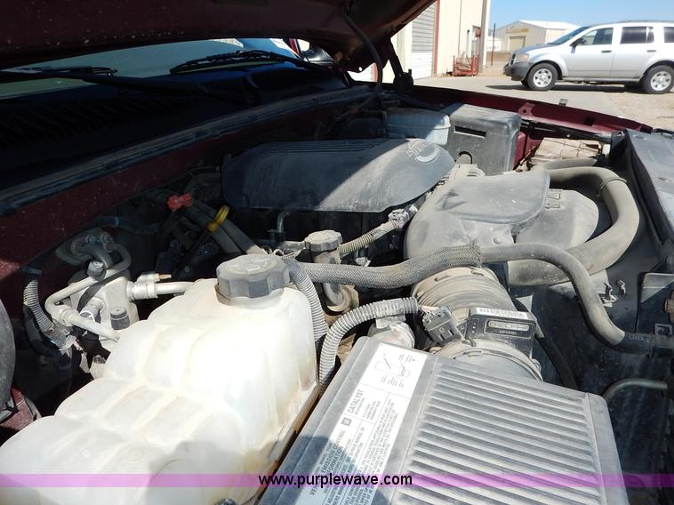 image for item K7298 2004 Chevrolet Silverado 1500 LS Ext. Cab pickup truck