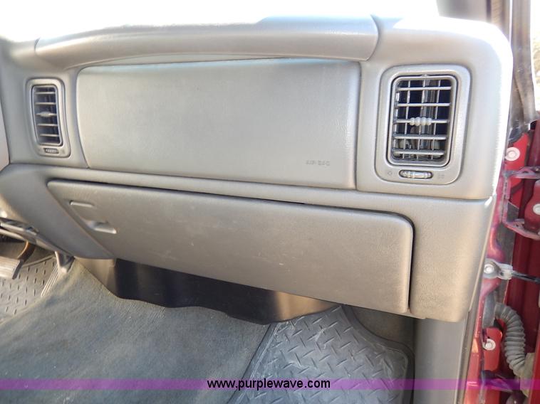 image for item K7298 2004 Chevrolet Silverado 1500 LS Ext. Cab pickup truck