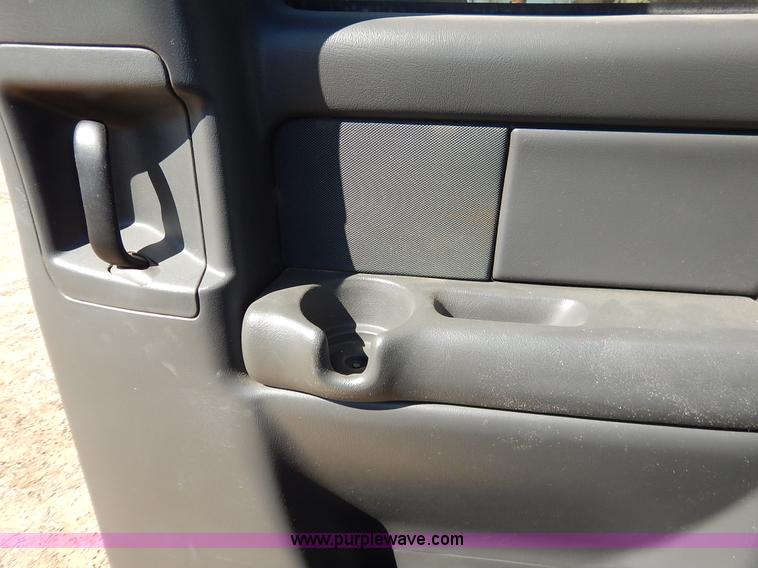 image for item K7298 2004 Chevrolet Silverado 1500 LS Ext. Cab pickup truck