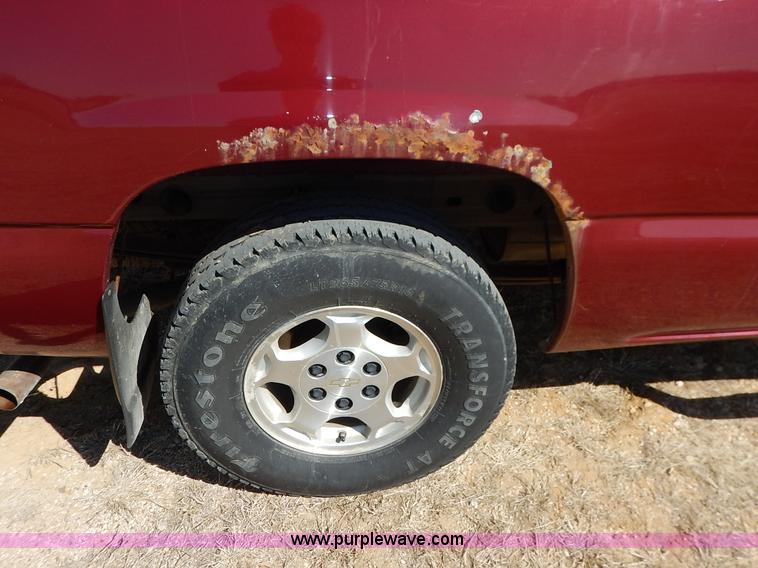 image for item K7298 2004 Chevrolet Silverado 1500 LS Ext. Cab pickup truck