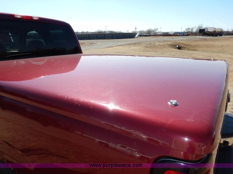 image for item K7298 2004 Chevrolet Silverado 1500 LS Ext. Cab pickup truck
