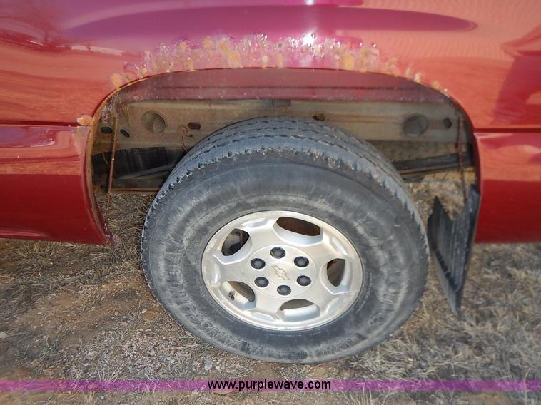 image for item K7298 2004 Chevrolet Silverado 1500 LS Ext. Cab pickup truck