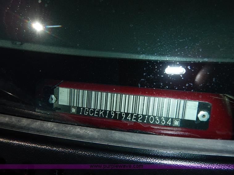 image for item K7298 2004 Chevrolet Silverado 1500 LS Ext. Cab pickup truck