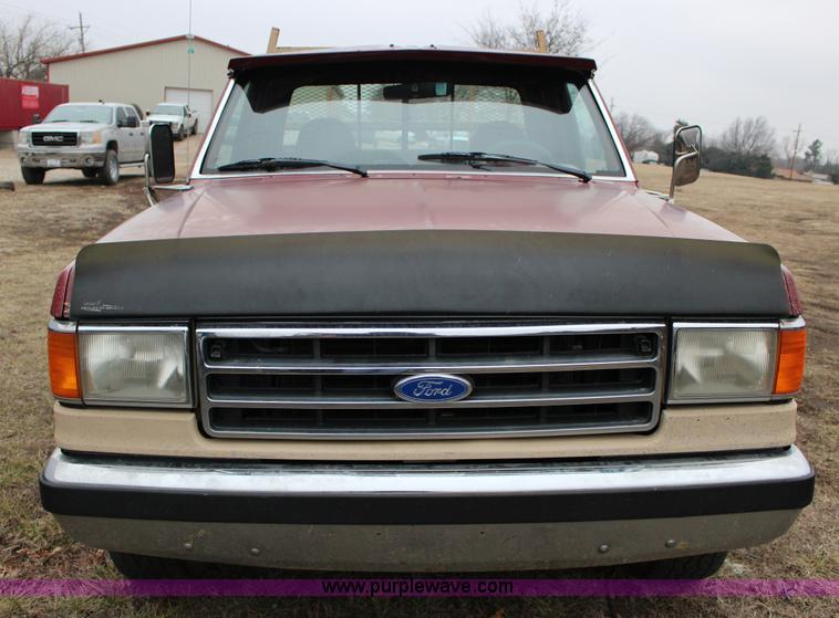 image for item L6572 1991 Ford F250 HD XLT Lariat SuperCab utility truck
