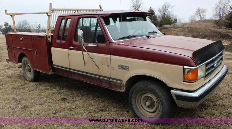 image for item L6572 1991 Ford F250 HD XLT Lariat SuperCab utility truck