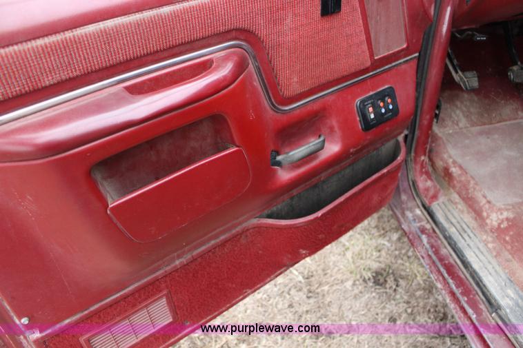 image for item L6572 1991 Ford F250 HD XLT Lariat SuperCab utility truck