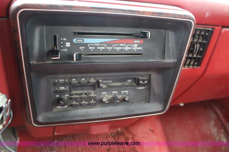 image for item L6572 1991 Ford F250 HD XLT Lariat SuperCab utility truck