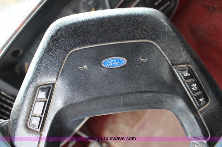 image for item L6572 1991 Ford F250 HD XLT Lariat SuperCab utility truck