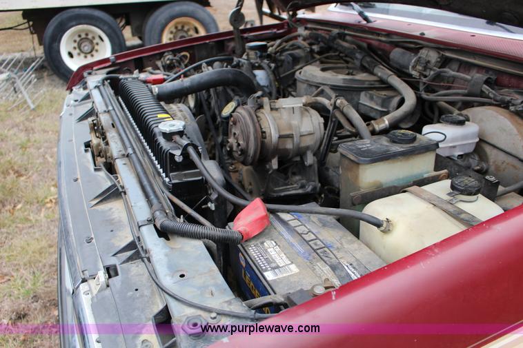 image for item L6572 1991 Ford F250 HD XLT Lariat SuperCab utility truck