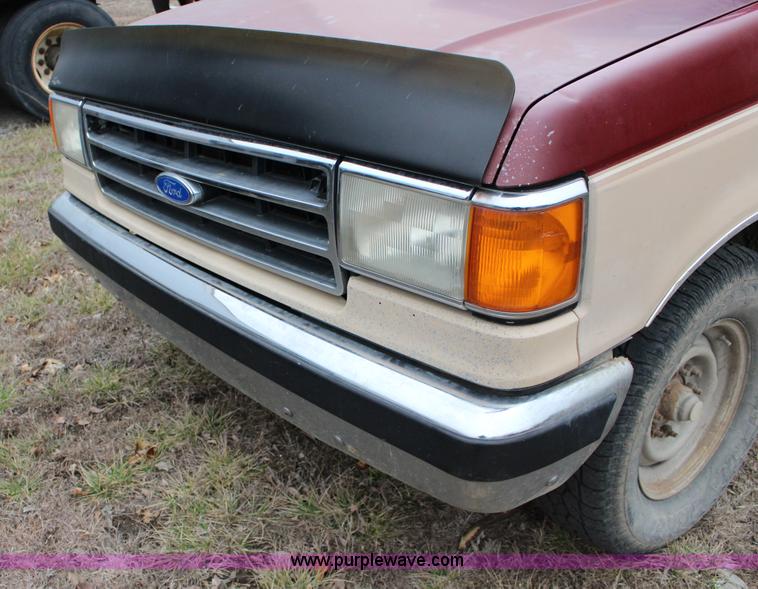 image for item L6572 1991 Ford F250 HD XLT Lariat SuperCab utility truck