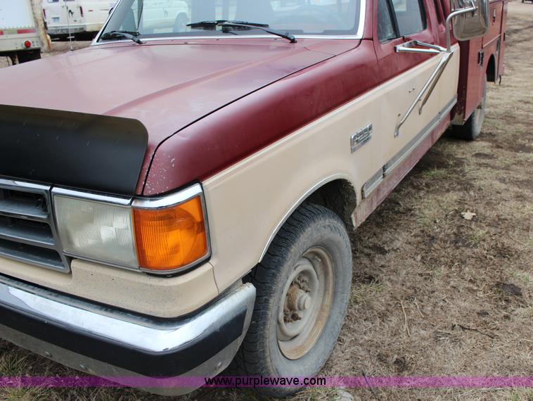image for item L6572 1991 Ford F250 HD XLT Lariat SuperCab utility truck