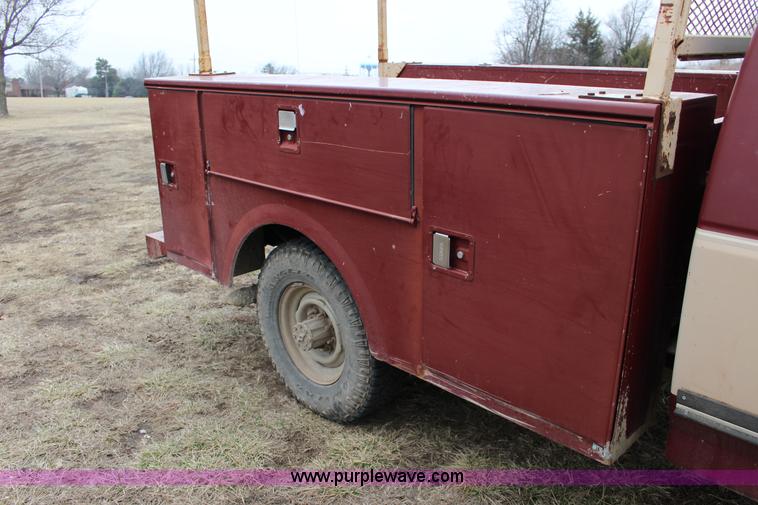 image for item L6572 1991 Ford F250 HD XLT Lariat SuperCab utility truck