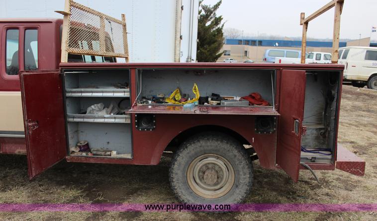 image for item L6572 1991 Ford F250 HD XLT Lariat SuperCab utility truck