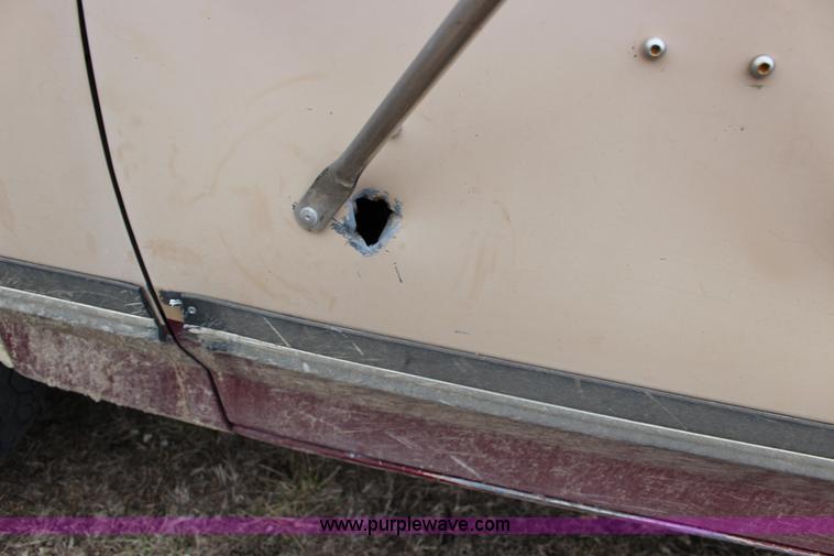 image for item L6572 1991 Ford F250 HD XLT Lariat SuperCab utility truck