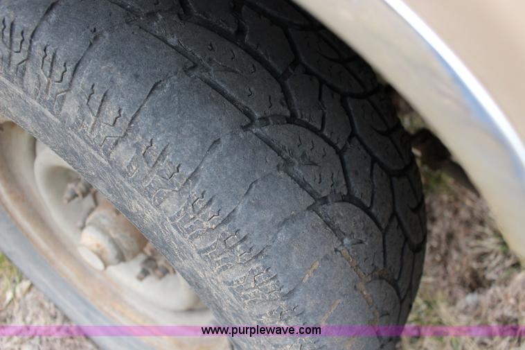 image for item L6572 1991 Ford F250 HD XLT Lariat SuperCab utility truck