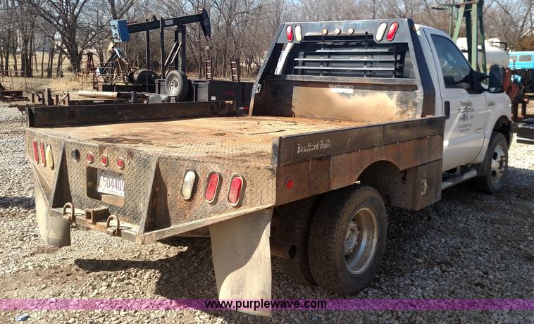 image for item L6622 2006 Ford F250 Super Duty flatbed pickup truck