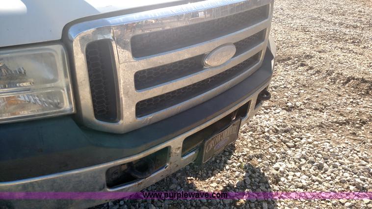 image for item L6622 2006 Ford F250 Super Duty flatbed pickup truck
