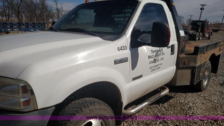 image for item L6622 2006 Ford F250 Super Duty flatbed pickup truck