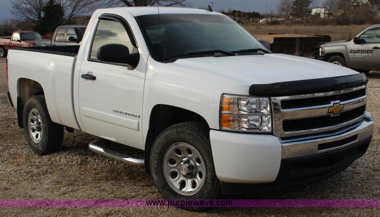 image for item L6636 2009 Chevrolet Silverado 1500 LS pickup truck