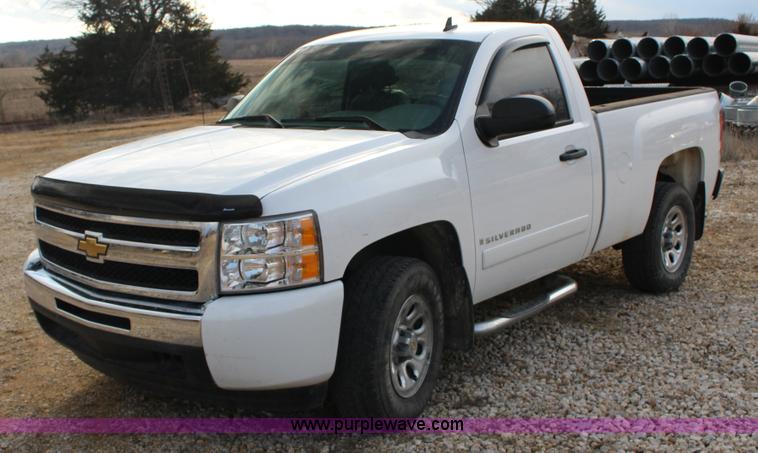 image for item L6636 2009 Chevrolet Silverado 1500 LS pickup truck