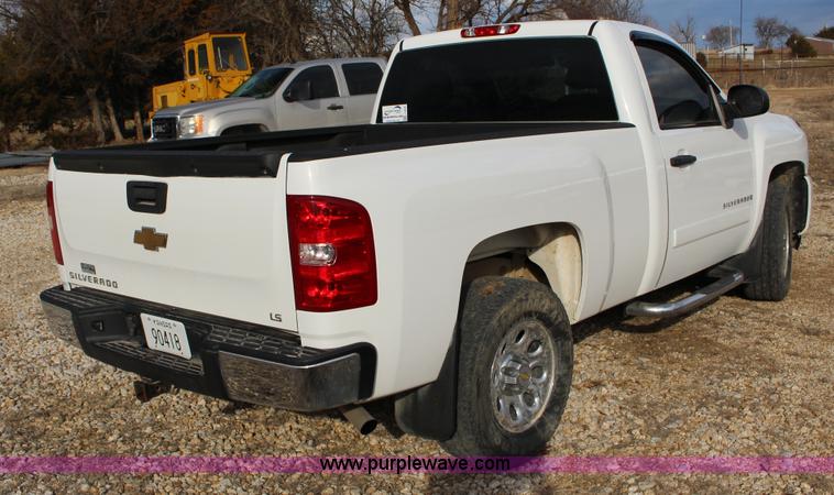 image for item L6636 2009 Chevrolet Silverado 1500 LS pickup truck