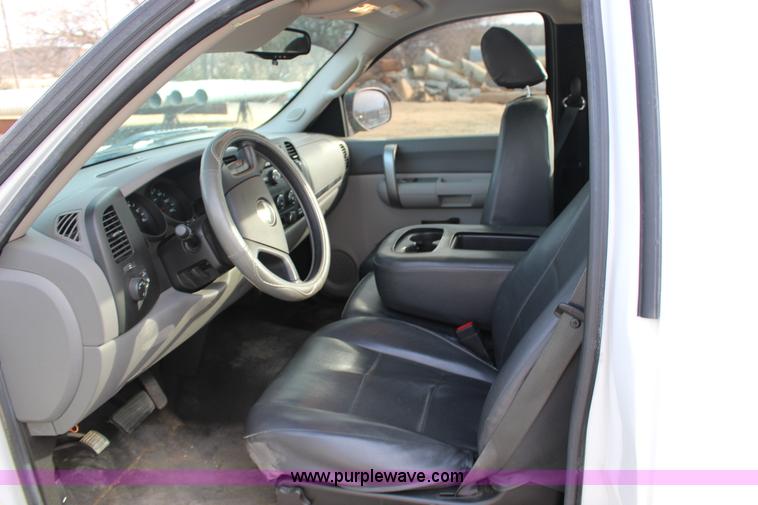 image for item L6636 2009 Chevrolet Silverado 1500 LS pickup truck