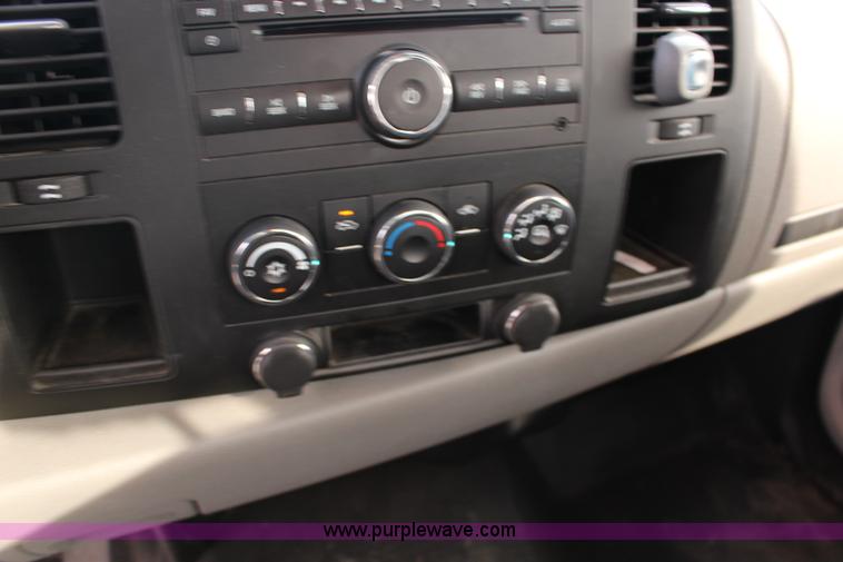 image for item L6636 2009 Chevrolet Silverado 1500 LS pickup truck