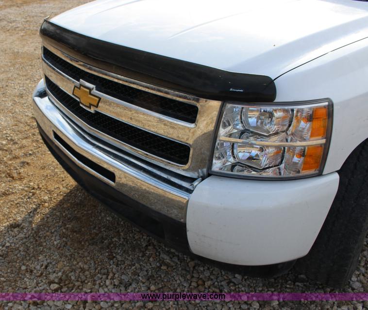 image for item L6636 2009 Chevrolet Silverado 1500 LS pickup truck
