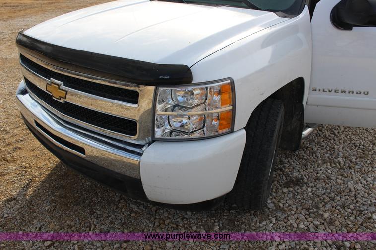 image for item L6636 2009 Chevrolet Silverado 1500 LS pickup truck