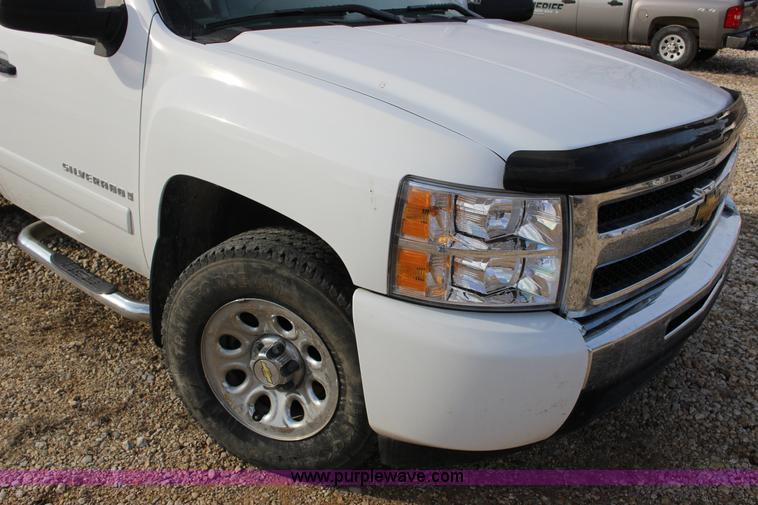 image for item L6636 2009 Chevrolet Silverado 1500 LS pickup truck