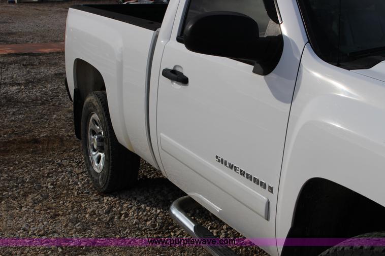 image for item L6636 2009 Chevrolet Silverado 1500 LS pickup truck