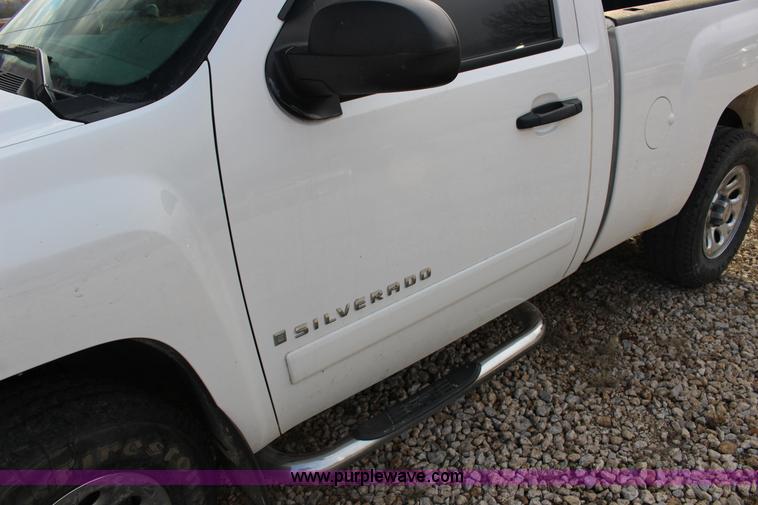 image for item L6636 2009 Chevrolet Silverado 1500 LS pickup truck
