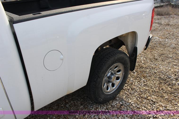 image for item L6636 2009 Chevrolet Silverado 1500 LS pickup truck