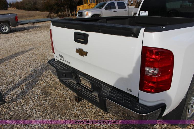 image for item L6636 2009 Chevrolet Silverado 1500 LS pickup truck