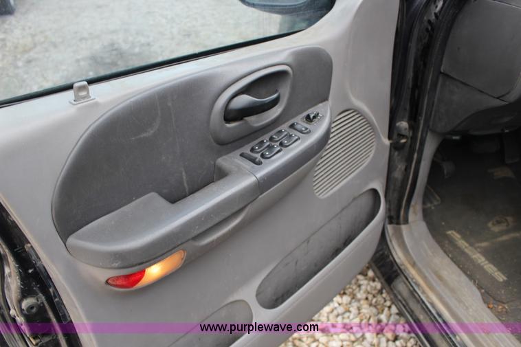 image for item L6637 2001 Ford F150 XLT SuperCrew pickup truck