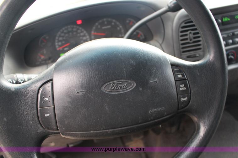 image for item L6637 2001 Ford F150 XLT SuperCrew pickup truck