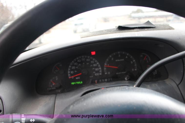 image for item L6637 2001 Ford F150 XLT SuperCrew pickup truck